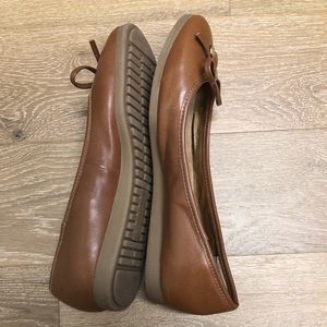 Cognac ballet flats with memory foam cushion EUC